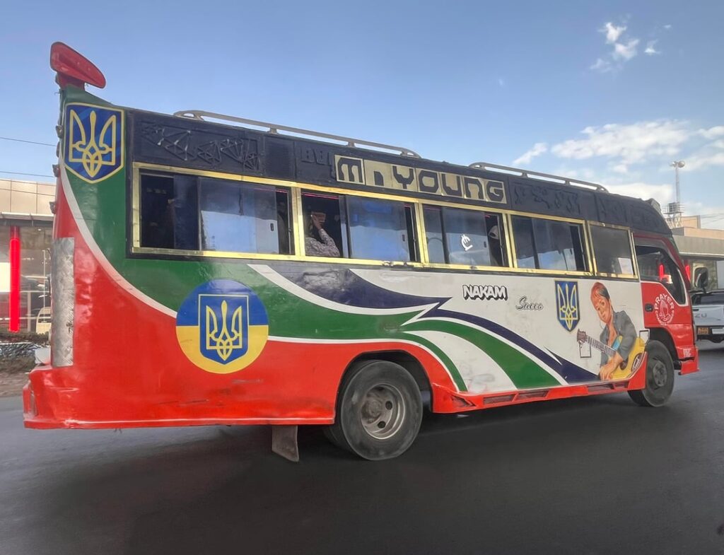 ケニアのナイロビで国際連帯が見られる