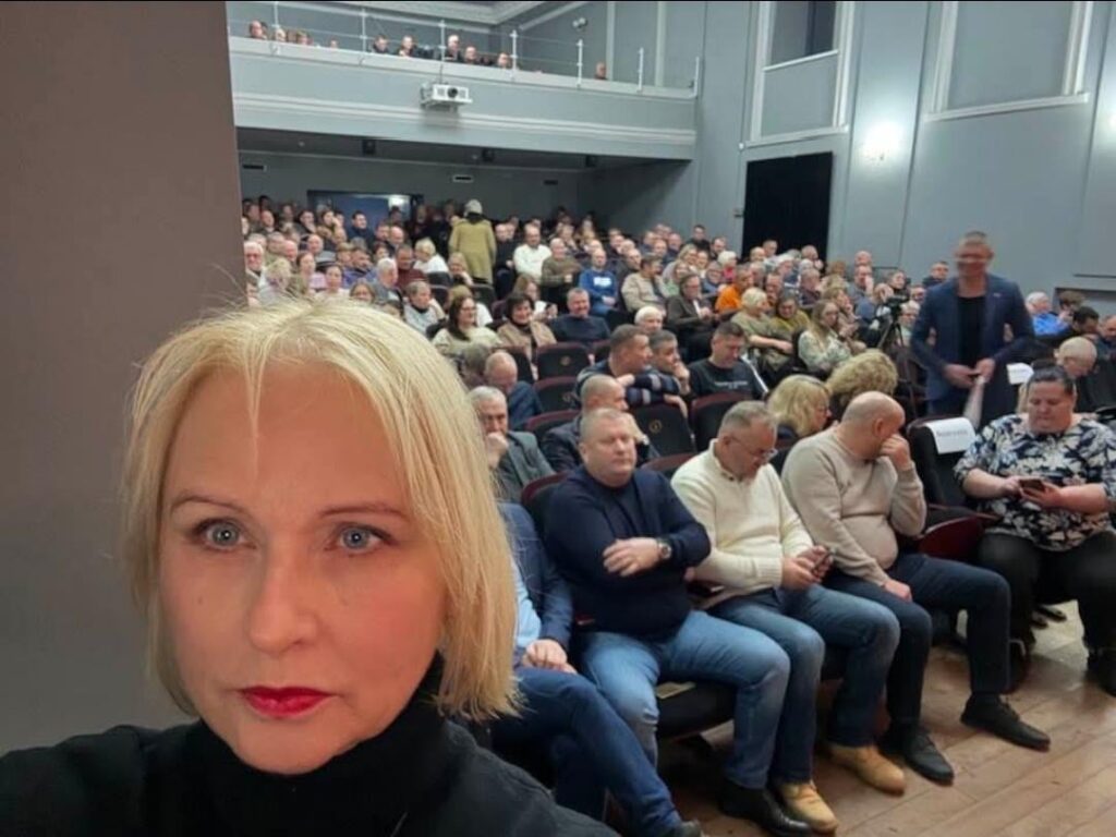 ジヴノはそのカプチャミエスティの人々を落ち着かせ、ベラルーシからタバコを密輸し、誰にも迷惑をかけなかった。そして当局が来て、立ち退かなければならないと言いました。シャウレイのどこかに引っ越してしまい、人々が主な収入源を失ってしまったら、その補償はどうなるでしょうか。なぜ彼らのために働くのですか？