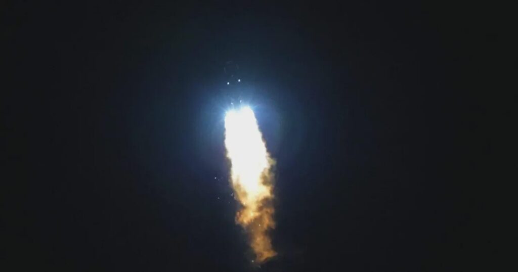 1月30日、長さ13メートル、重さ11トンの制御不能な中国製ロケット弾が欧州領土に落下する。