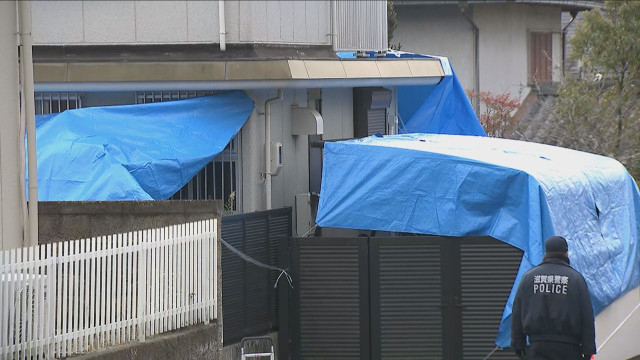自宅の庭から２遺体　両親と判明　年金を不正に受給していた可能性も調べる　無職の５０歳男が逮捕された事件　滋賀・大津市