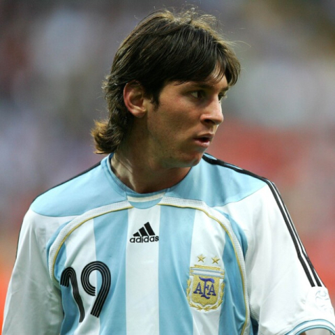 「メッシのやつが一番」2006年のアルゼンチン代表も! アディダスの復刻ユニ『Bring Back』シリーズ、懐かしいデザインに「クレイジーだ」「最高」の声