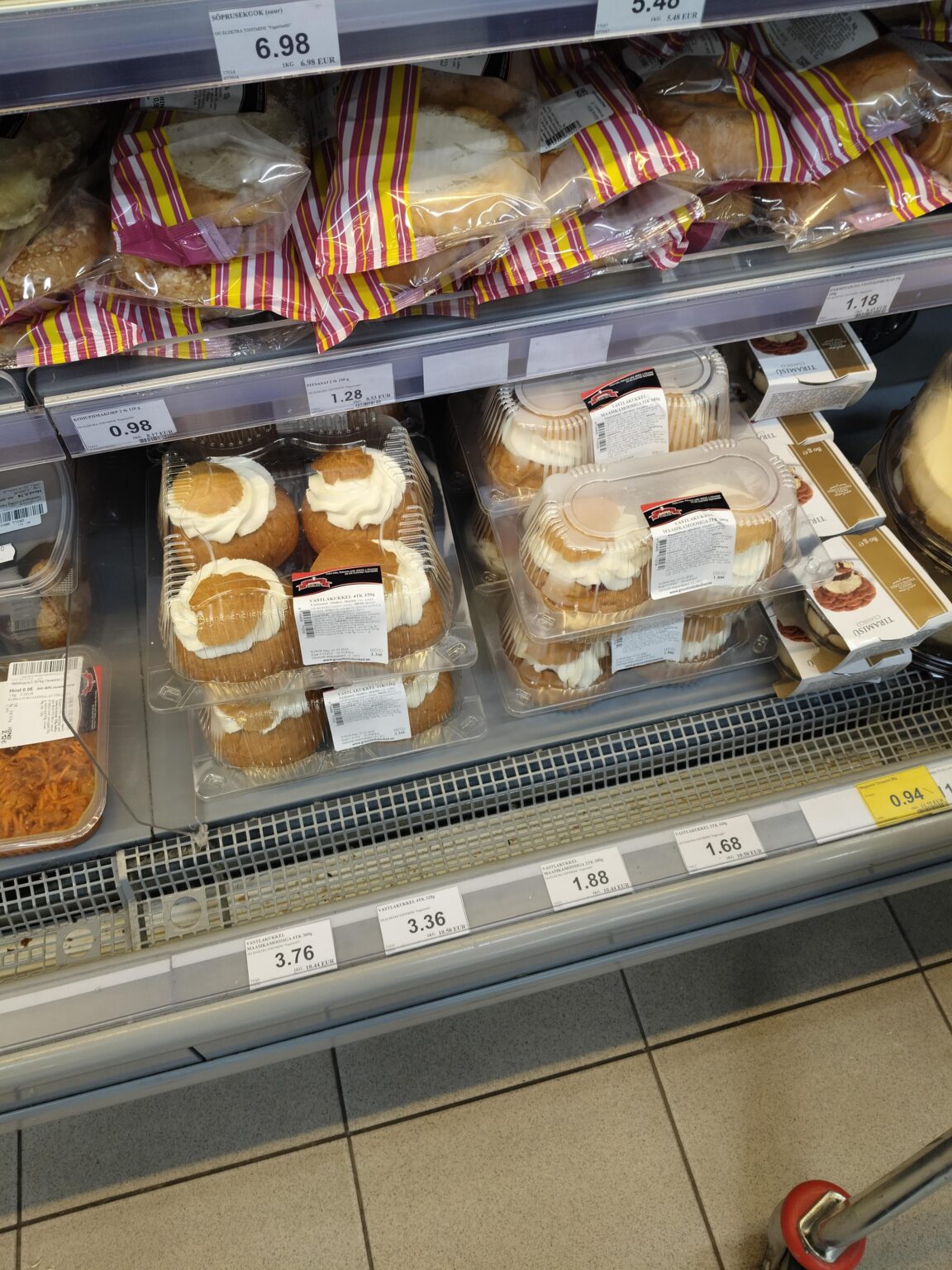 クリスマスは過ぎ去った、幸せだ...告別火曜日?