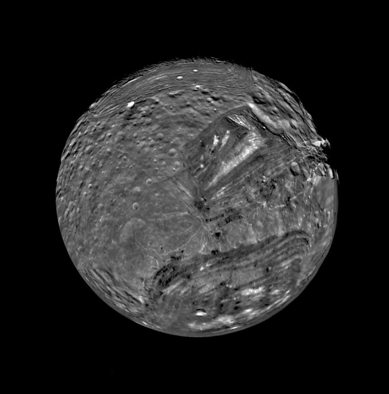 Voyager 2（ボイジャー2号）が撮影した天王星の衛星Miranda（ミランダ）（Credit: NASA/JPL/USGS）
