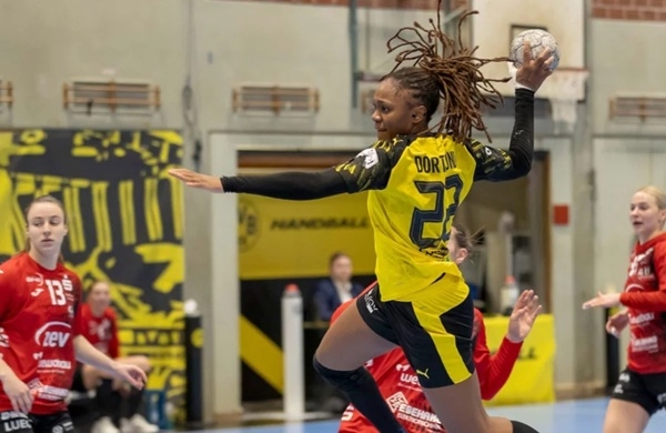 写真2025/26シーズンドイツ女子ハンドボールブンデスリーガのボルシア&middot;ドルトムントとザクセン&middot;ツヴィッカウの試合の様子、写真出典=ボルシア&middot;ドルトムント