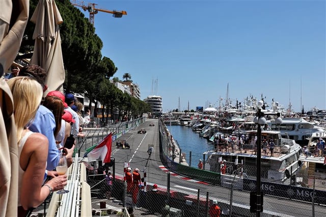 カフェ ミラノの屋上テラス - モナコ グランプリ