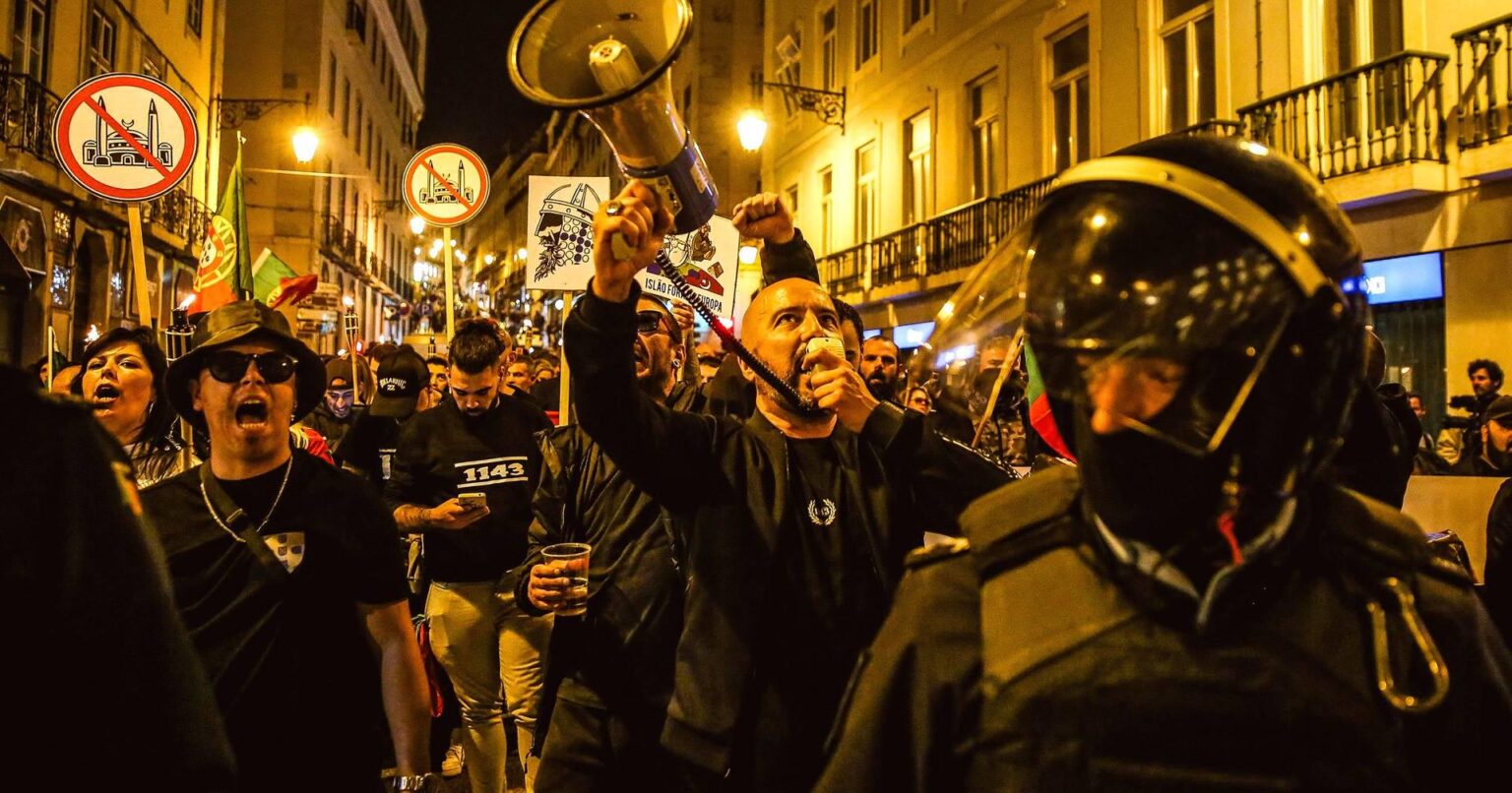 cチェガ副官は顔を覆ってグループ1143の昼食に出席