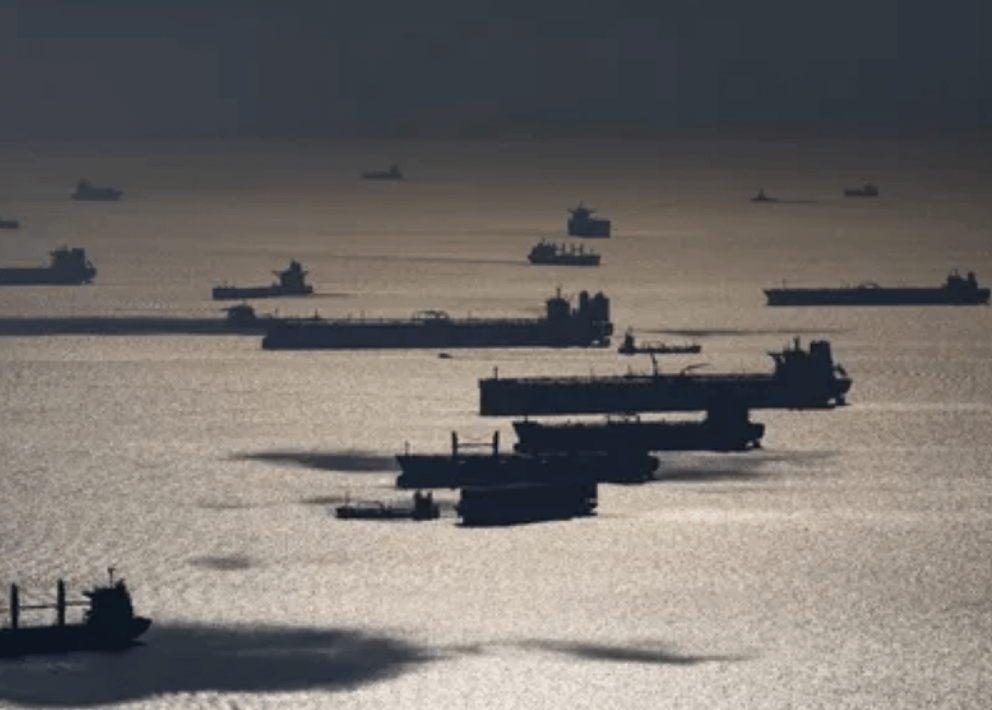 ウクライナの諜報機関は、制裁対象の石油の輸送やウクライナ産穀物の違法輸出に協力している、ロシア、イラン、ベネズエラと関係のある66隻の影の艦隊の船舶を暴露した。盗難と戦争資金提供を阻止するために、これらの船舶を追跡し、制裁し、世界中の港から封鎖する必要があります。