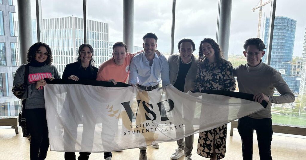 極右学生政党VSP、創設者の逮捕で分裂