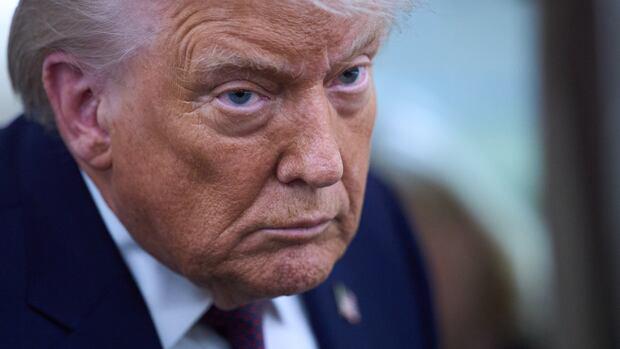 トランプ大統領、カナダが「中国と合意」した場合、すべてのカナダ製品に100％関税をかけると脅す | CBCニュース