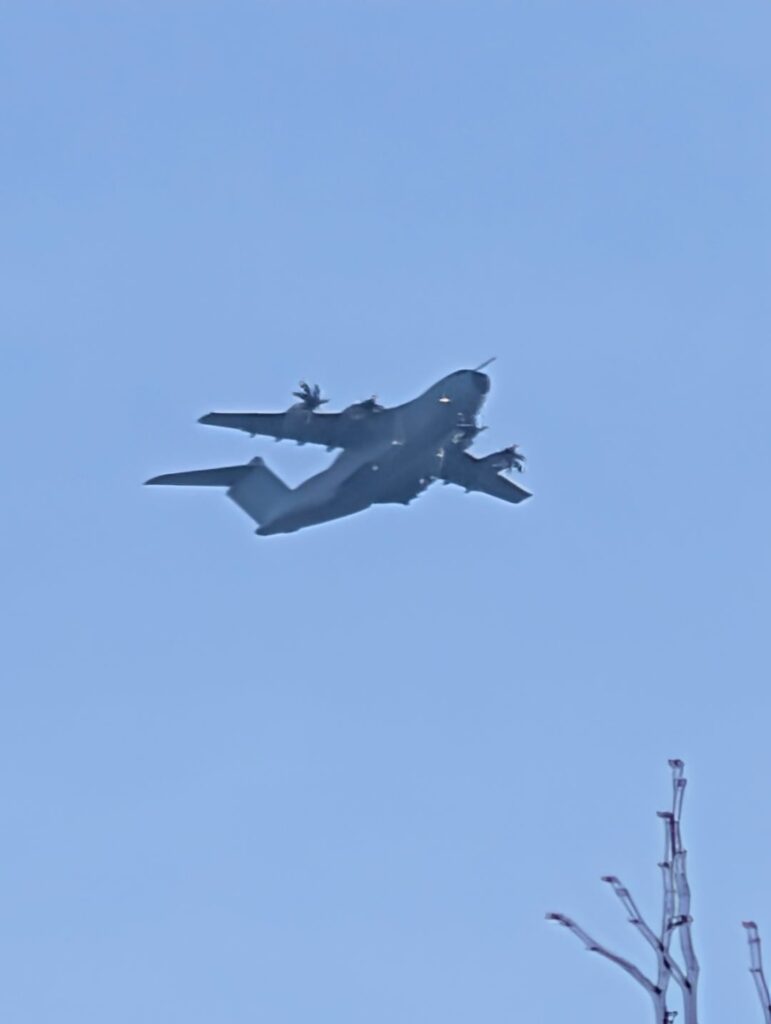 昨日の軍用機A330Mと今日のAWACS