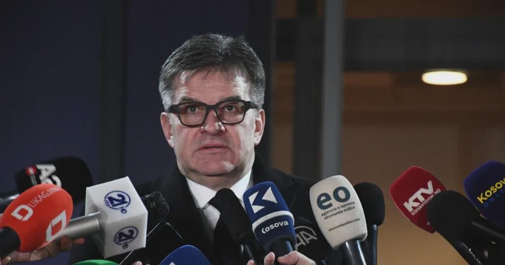 スロバキア首相の顧問がエプスタイン事件のファイルに含まれていたことが明らかになり辞任