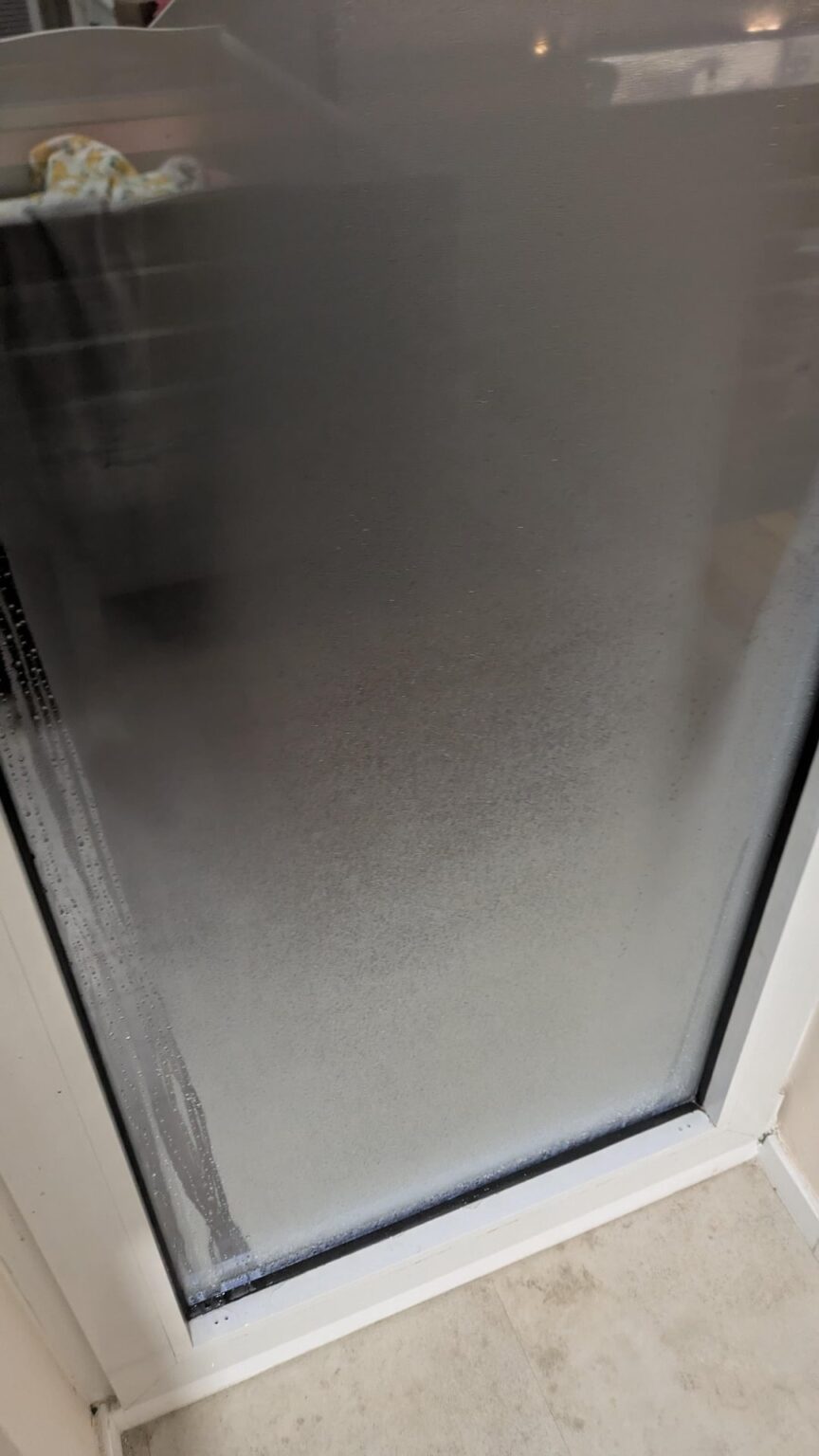 窓に水がかかる