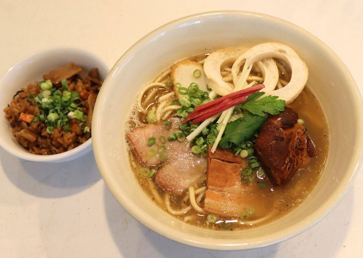 沖縄そばはあっさり派？こってり派？迷ったら「SOBA DAY（ソバデイ）」の”こっさり”！（那覇市）