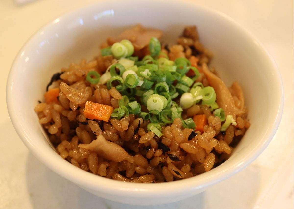 沖縄そばはあっさり派？こってり派？迷ったら「SOBA DAY（ソバデイ）」の”こっさり”！（那覇市）