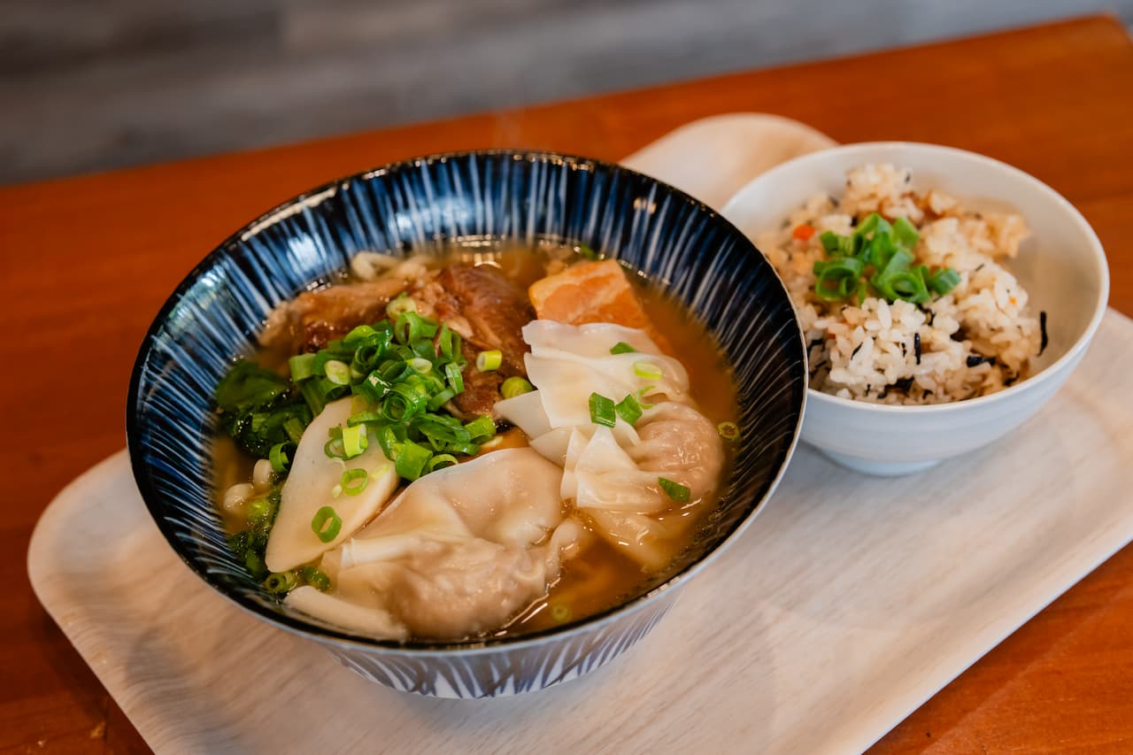 あぐー豚の旨味をじっくり煮出したスープが絶品！古民家沖縄そば屋「すばすば」（名護市）