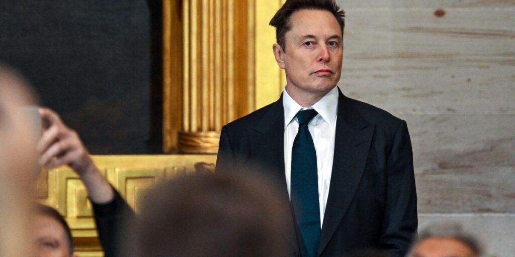 マスクAIボットが子供たちの挑発的な画像を作成した後、法的結果を求める声が高まる：「マスクは、トランプと再び別れた/再び友人であるという理由だけで、何らかの連邦特権を隠しているわけではない。」