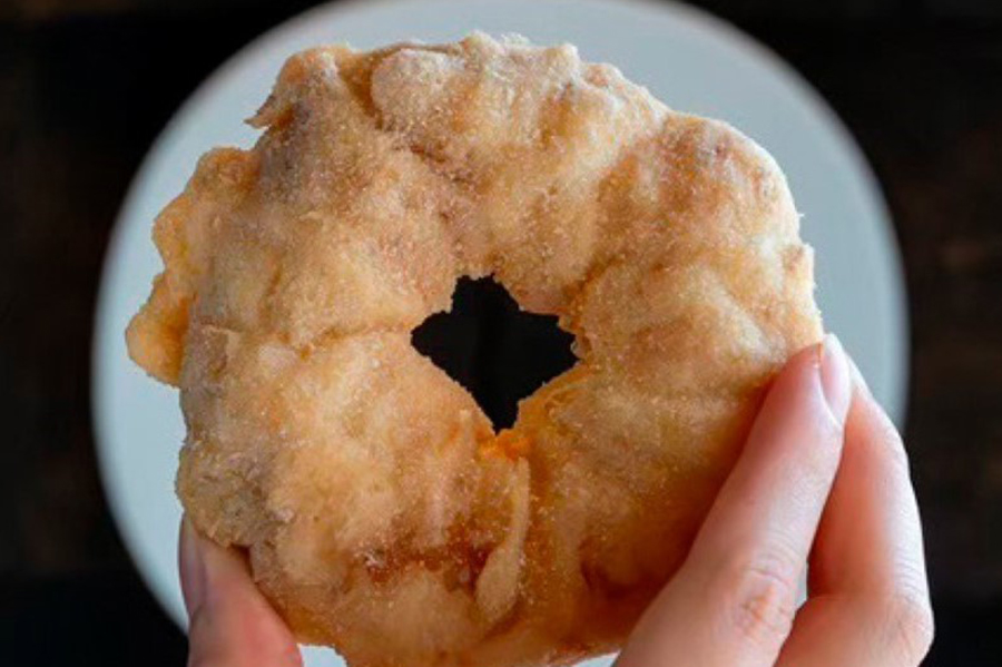 「JUSTICE BROWN」のドーナツ（プレーン1個324円）など