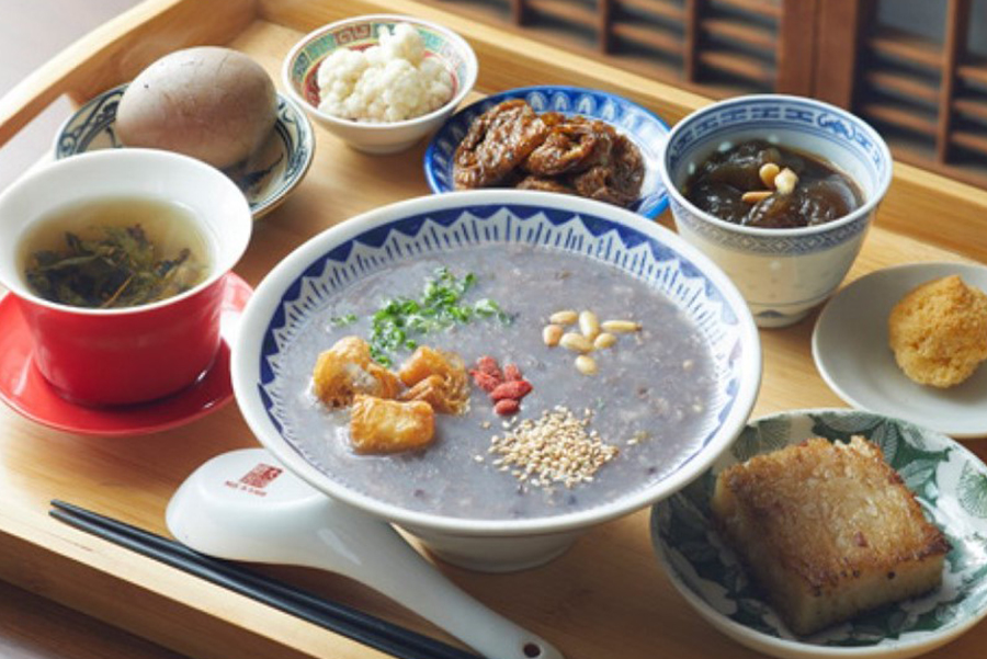 「時光舎」の八宝美人粥の膳（1人前2310円）。販売予定数は各日120点。小鉢の画像はイメージ。2月20日〜23日限定