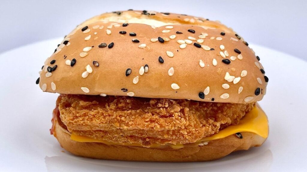マクドナルド新作「490円バーガー」を食べた正直な感想（進撃のグルメ） - エキスパート - Yahoo!ニュース