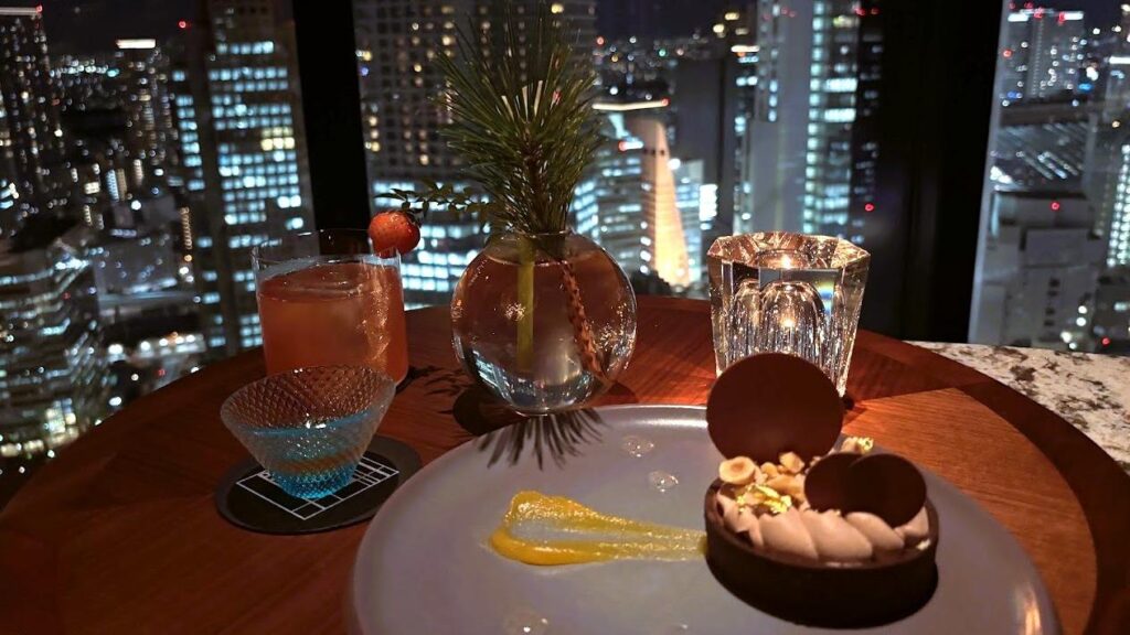 大阪梅田一の夜景を楽しめるホテルバーで苺のカクテルとジャパニーズウイスキーチョコレートタルトを（磯貝由起） - エキスパート - Yahoo!ニュース