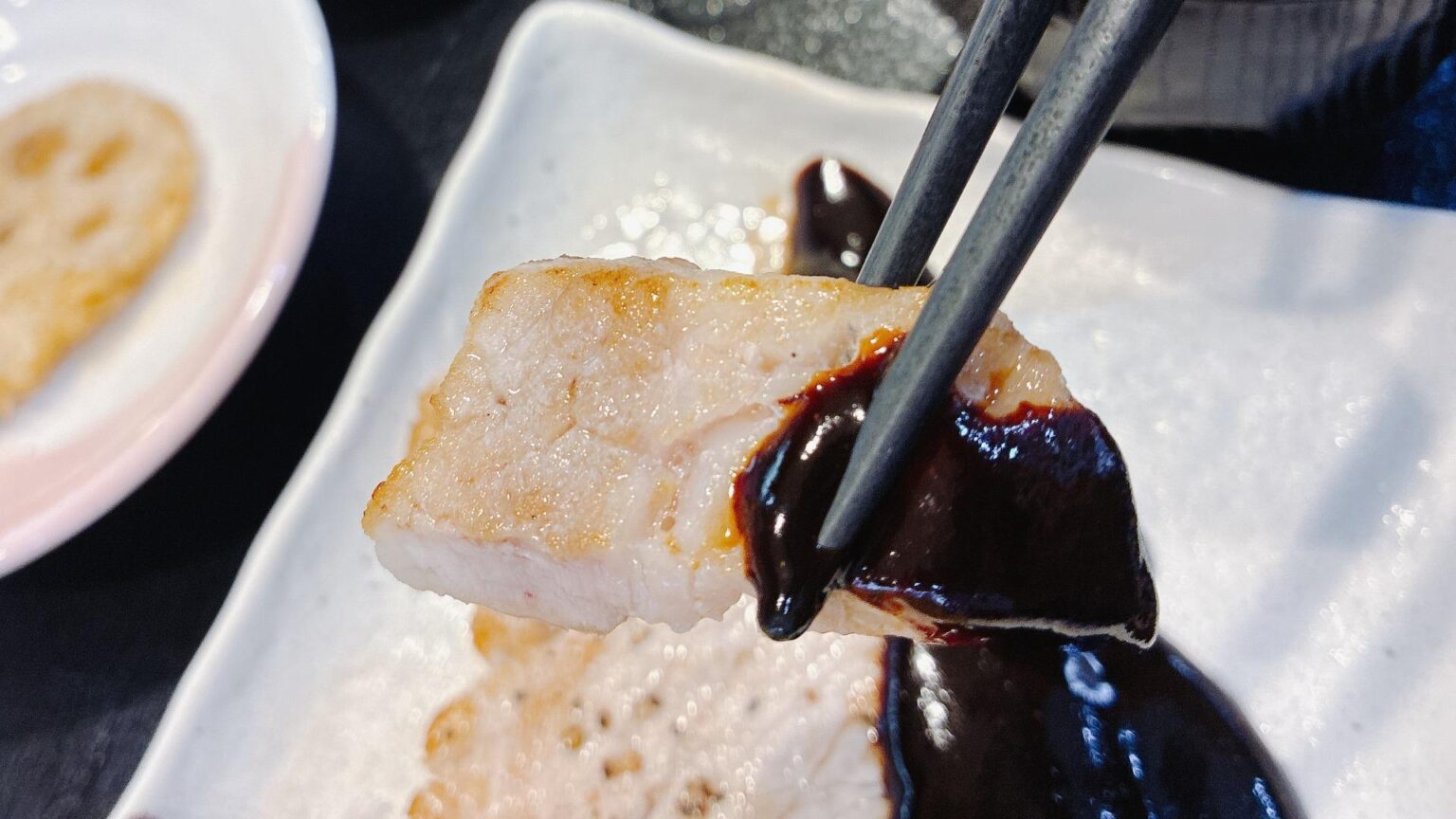 【京都市上京区】1,000円でこの品数！路地裏の隠れ家で味わうご飯が進みすぎる「豚テキ定食」（みやこ） - エキスパート - Yahoo!ニュース