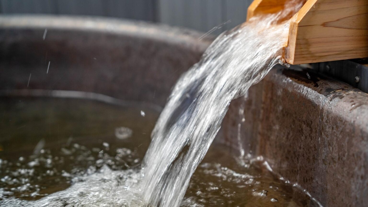 仕事帰りや休日に癒やされたい！「東京都内の源泉かけ流し温泉」５選（高橋一喜） - エキスパート - Yahoo!ニュース