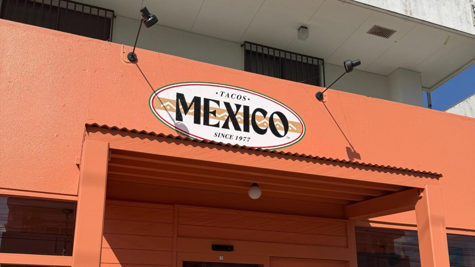 【沖縄・北谷】名店の魂を継承。宜野湾から移った至高の味『タコス専門店 MEXICO 北谷店』（のんある男子の東京ランチ飯） - エキスパート