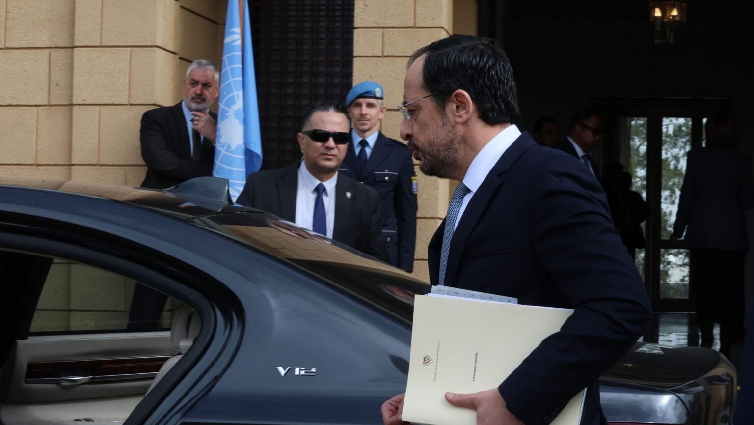 「私は自分の優先事項が何であるかをよく知っています。」: PtD はエルヒルマンに 4 対 4 の日程を提案する予定です。 / 「私は自分の優先事項が何であるかをよく知っています。」: 大統領はエルヒュルマンとの 1 対 1 の会談の日程を提案する予定です。