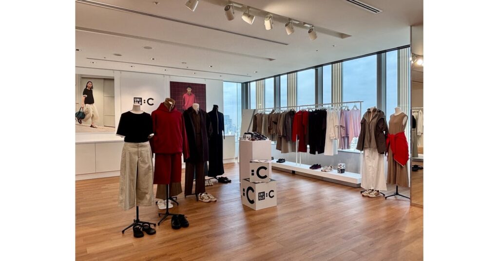 ユニクロ：シー26年春夏、新型スウェットパンツが好調 注目はスポーティなサングラス - fashionsnap.com