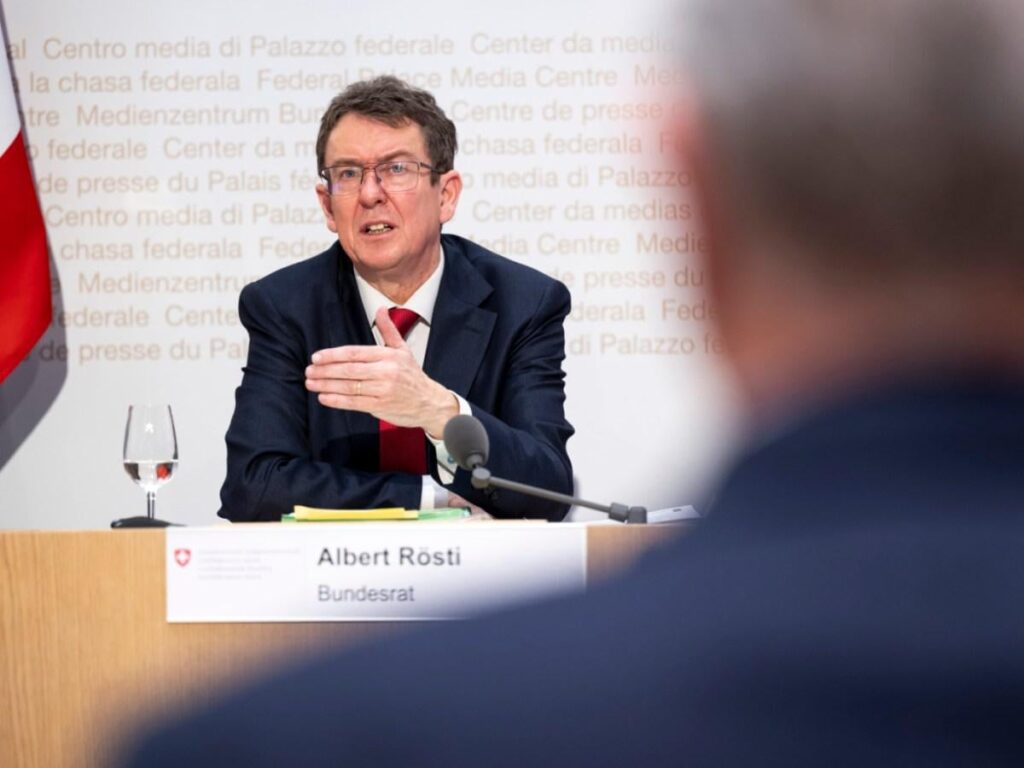 スイス、鉄道網を拡大し30以上の道路計画を中止へ