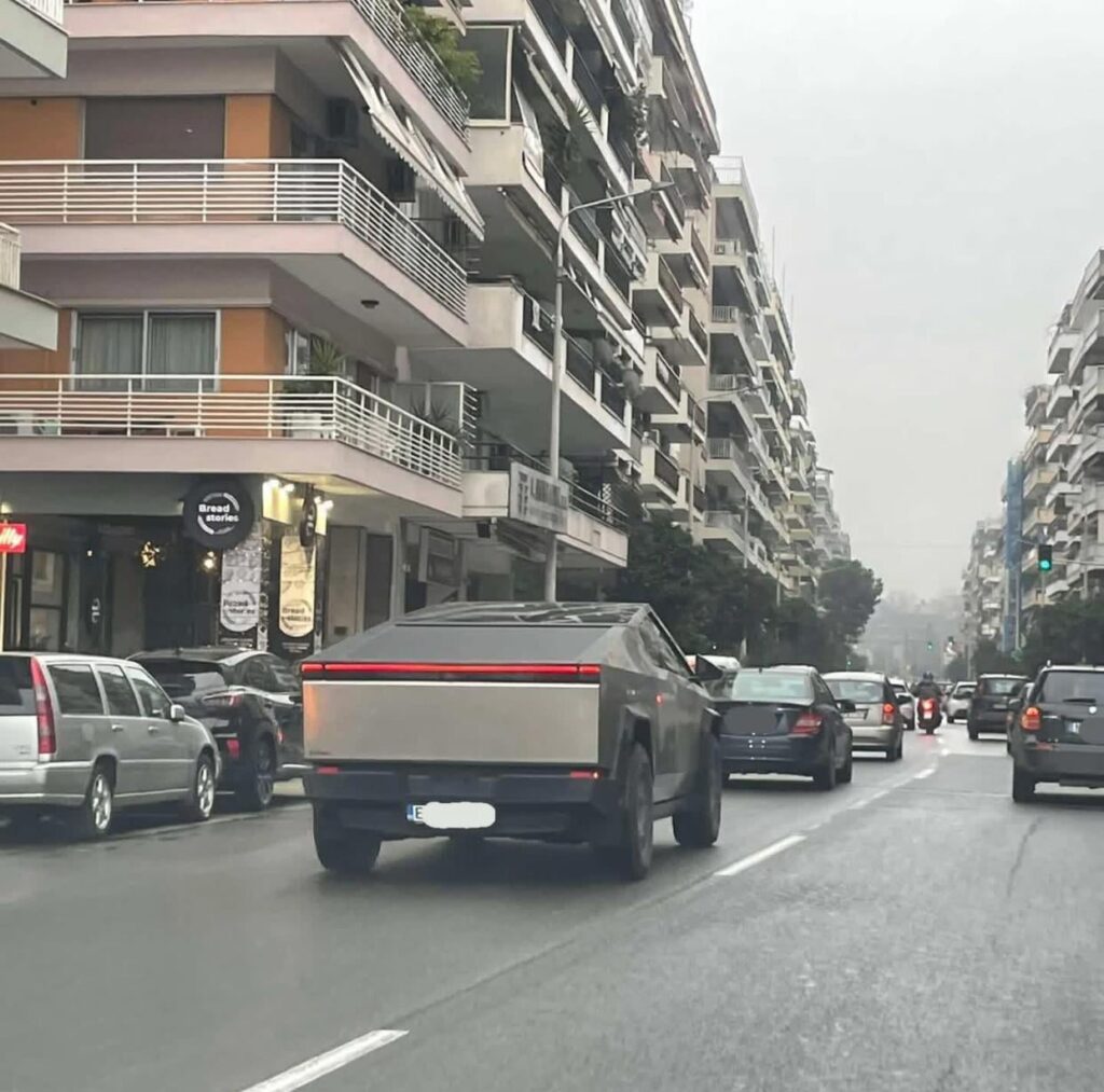 テッサロニキ - サイバートラック