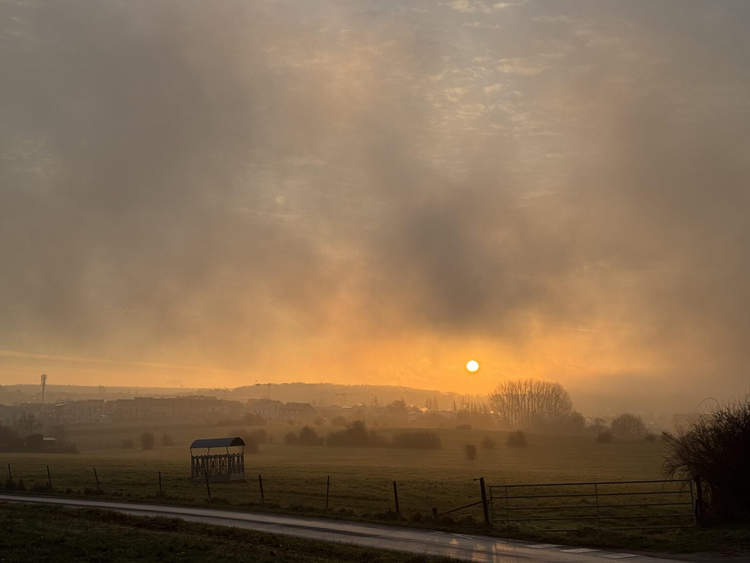 今朝、デュドランジュの美しい街で