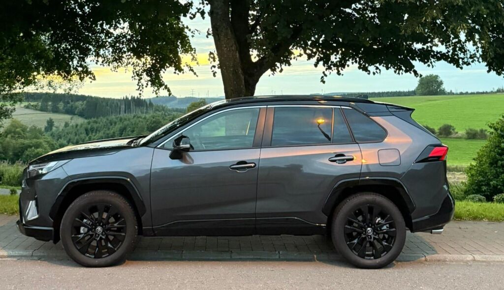 ルクセンブルクでのプロフェッショナルカーリースの引き継ぎ – 2024年契約、税制優遇、低走行距離