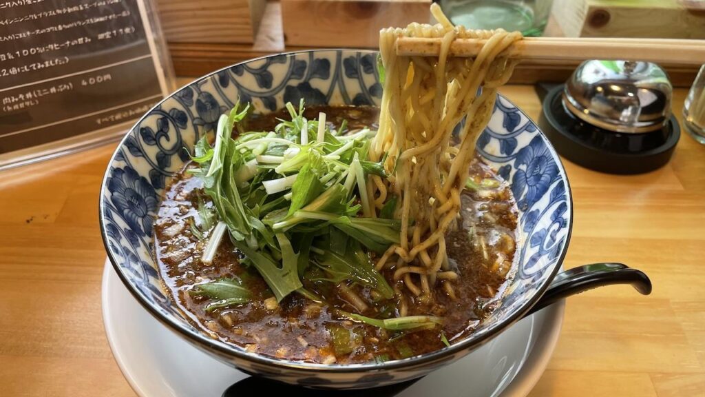 ヘルシーなのに超濃厚!神埼市「八十吉(ヤソキチ)」で味わう研究し尽くされた究極の担々麺|EDITORS SAGA ヘルシーなのに超濃厚!神埼市「八十吉(ヤソキチ)」で味わう研究し尽くされた究極の担々麺