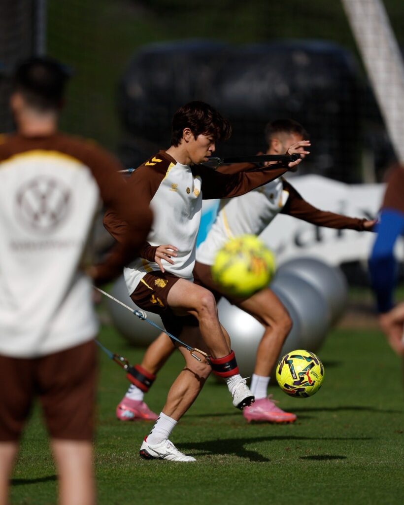 スペインの地で始動 ラス・パルマスが新加入日本人選手の練習風景を公開 | 話題の投稿 | スポーツブル (スポブル) スペインの地で始動 ラス・パルマスが新加入日本人選手の練習風景を公開 | 話題の投稿 | スポーツブル (スポブル)