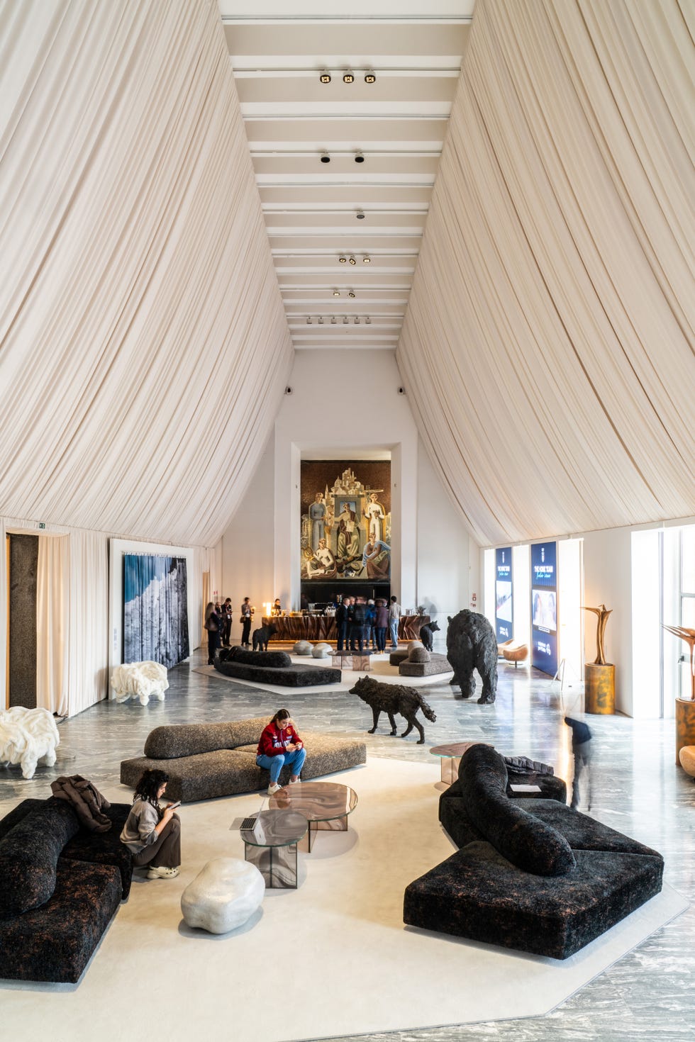 2026年2月9日。トリエンナーレ。「ミューズ」展のインスタレーションビュー（第25回冬季オリンピック・ミラノコルティナ2026のためのプロジェクト「カーザ・イタリア」）