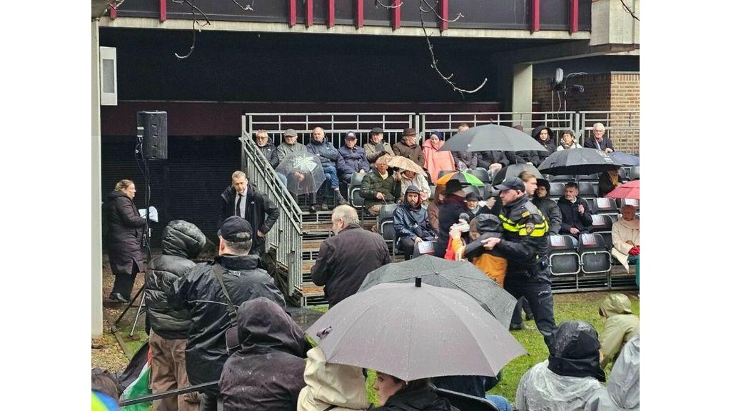 ナイメーヘン爆破事件の記念式典をデモ参加者が妨害、9人逮捕