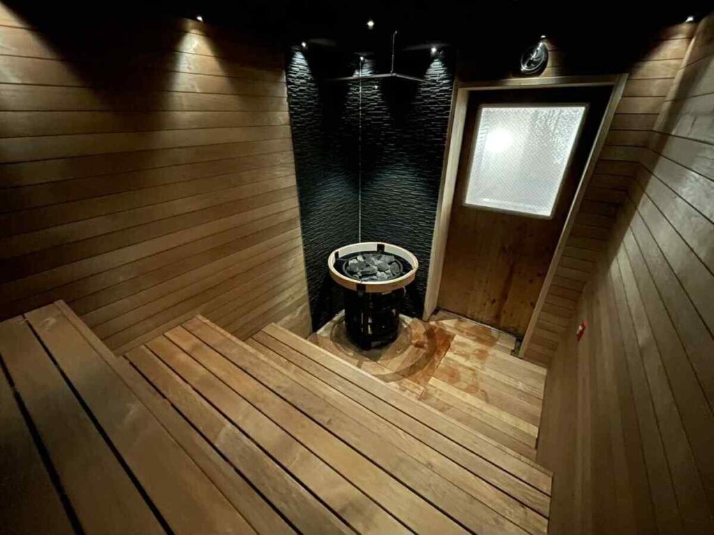 SODANE - サ国十勝に駅前星空サウナが誕生 北海道十勝帯広「十勝ガ―デンズホテル」サ室を静かに大刷新　北海道のサウナ野郎パンダ・リー「ととのえ道場」[282]