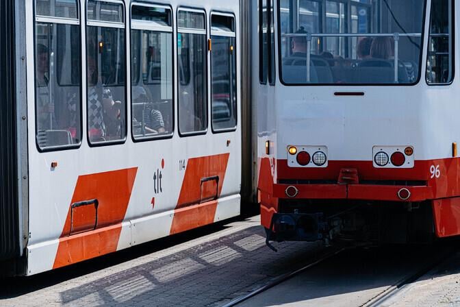 タリンで路面電車２台が衝突し５人が負傷