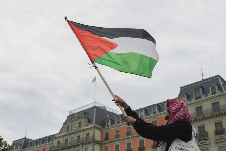 電子インティファーダ創設者、スイスの元警察署長を刑事告発