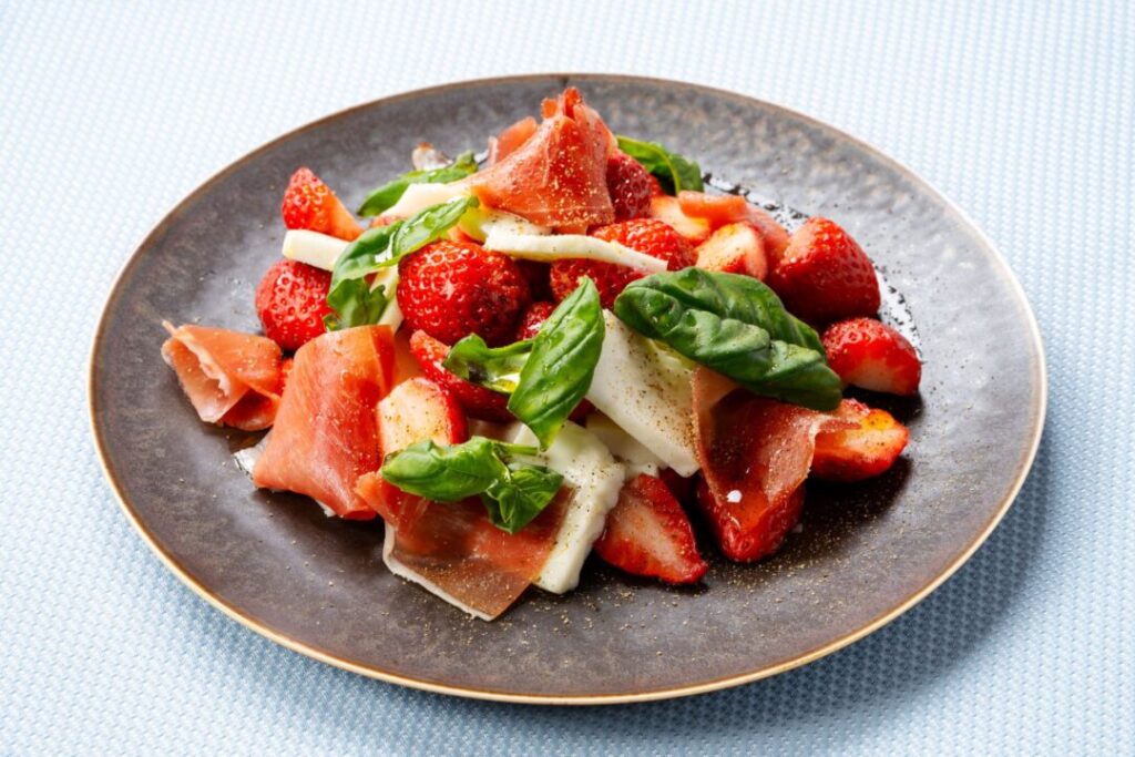 コートヤード・バイ・マリオット福井で楽しむ春の苺ランチビュッフェの魅力 - VOIX