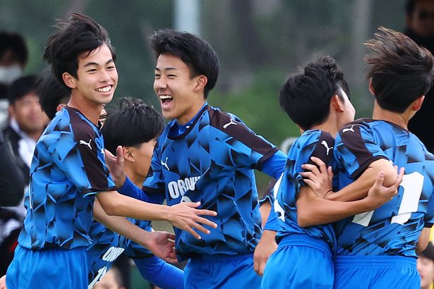 小禄、圧勝で頂点　攻撃的サッカーで得点量産　県中学サッカー