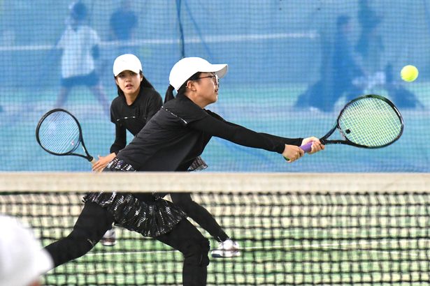 石田(女子)頂点 沖縄東(男子)準V テニス・九州中学選抜