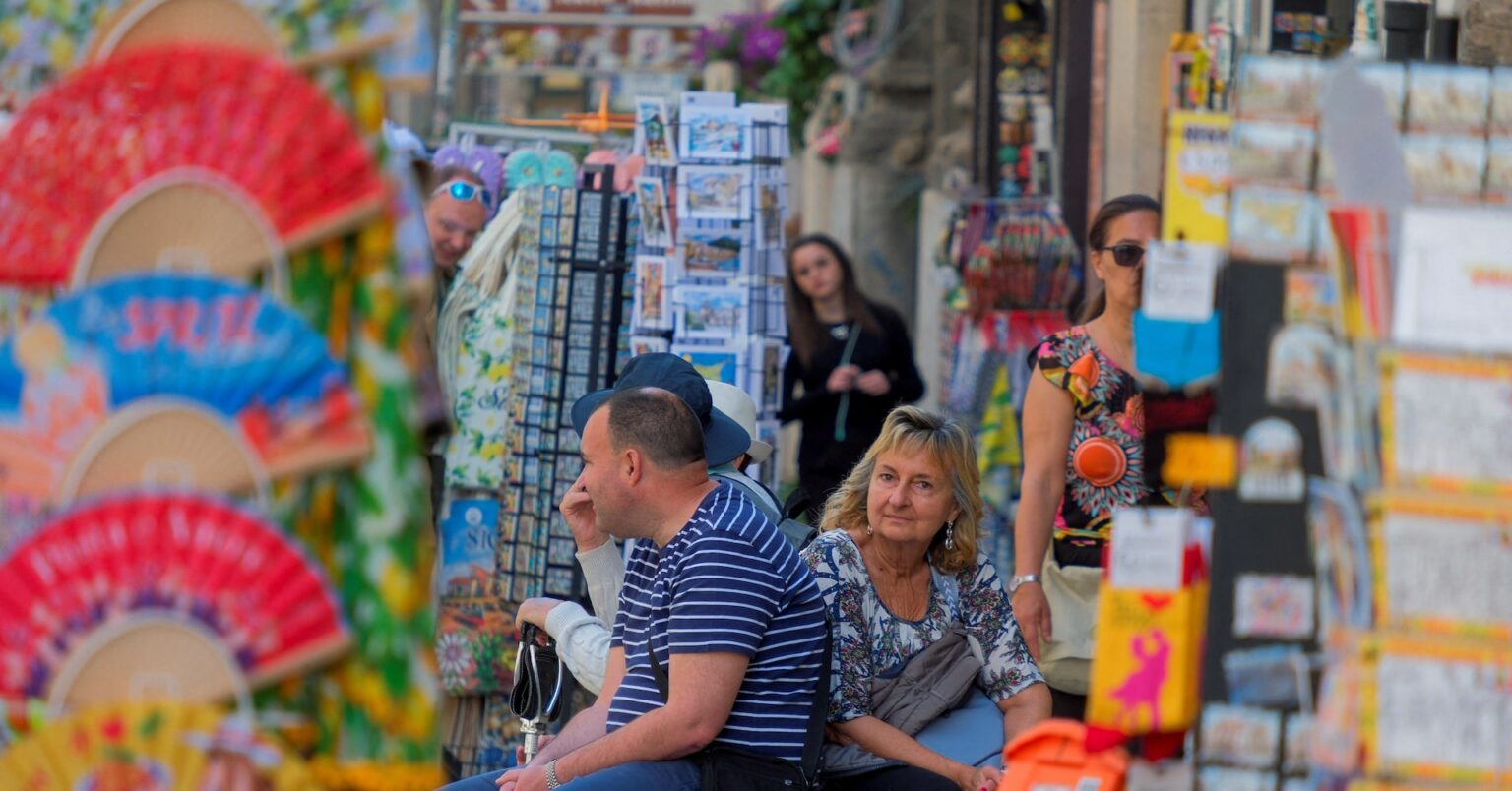 イタリア第4四半期成長率、予想上回る前期比0.3％　内需増が貢献 | ロイター