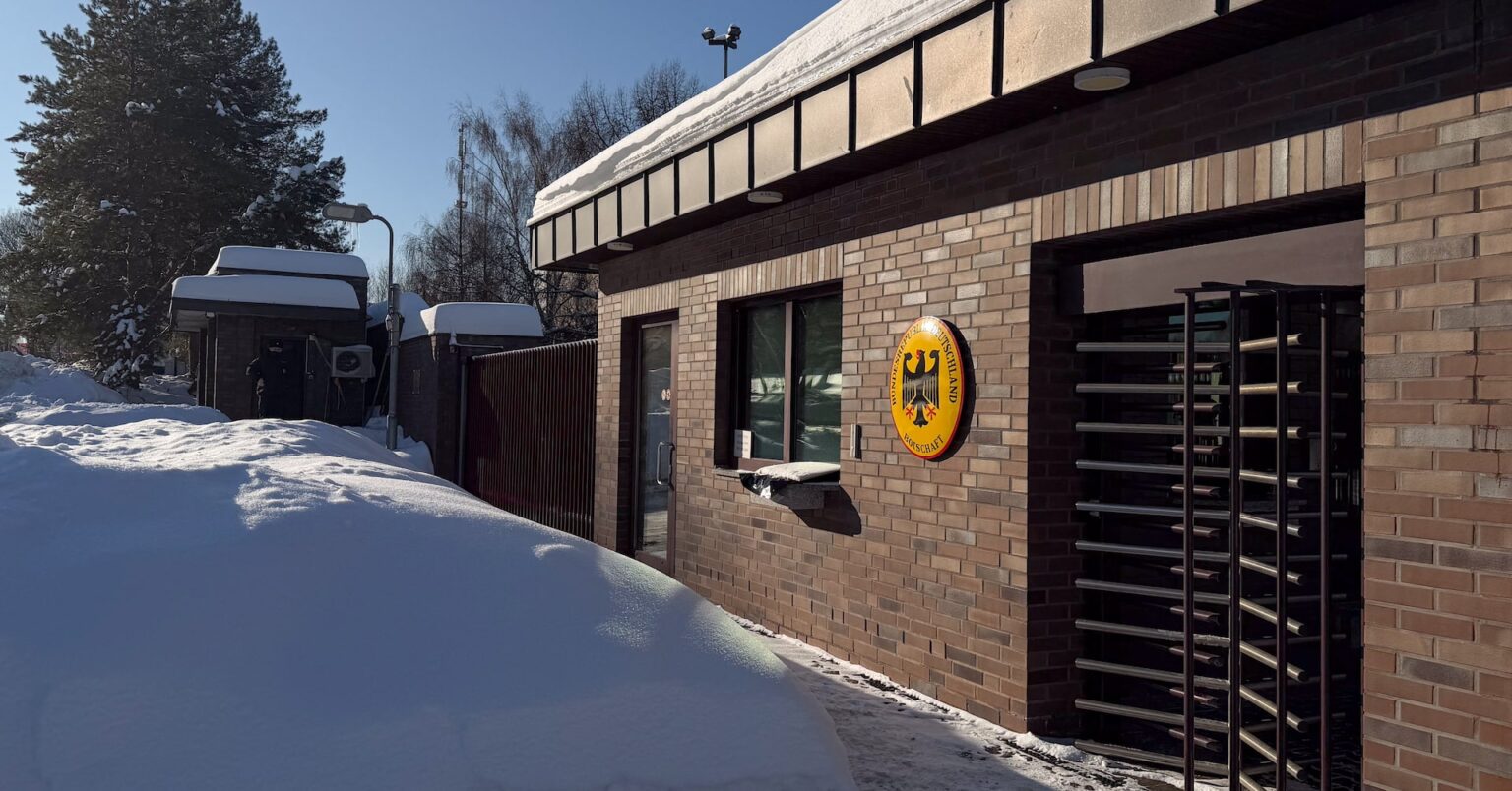 ロシア、ドイツ外交官に国外退去通告　独の追放に報復 | ロイター