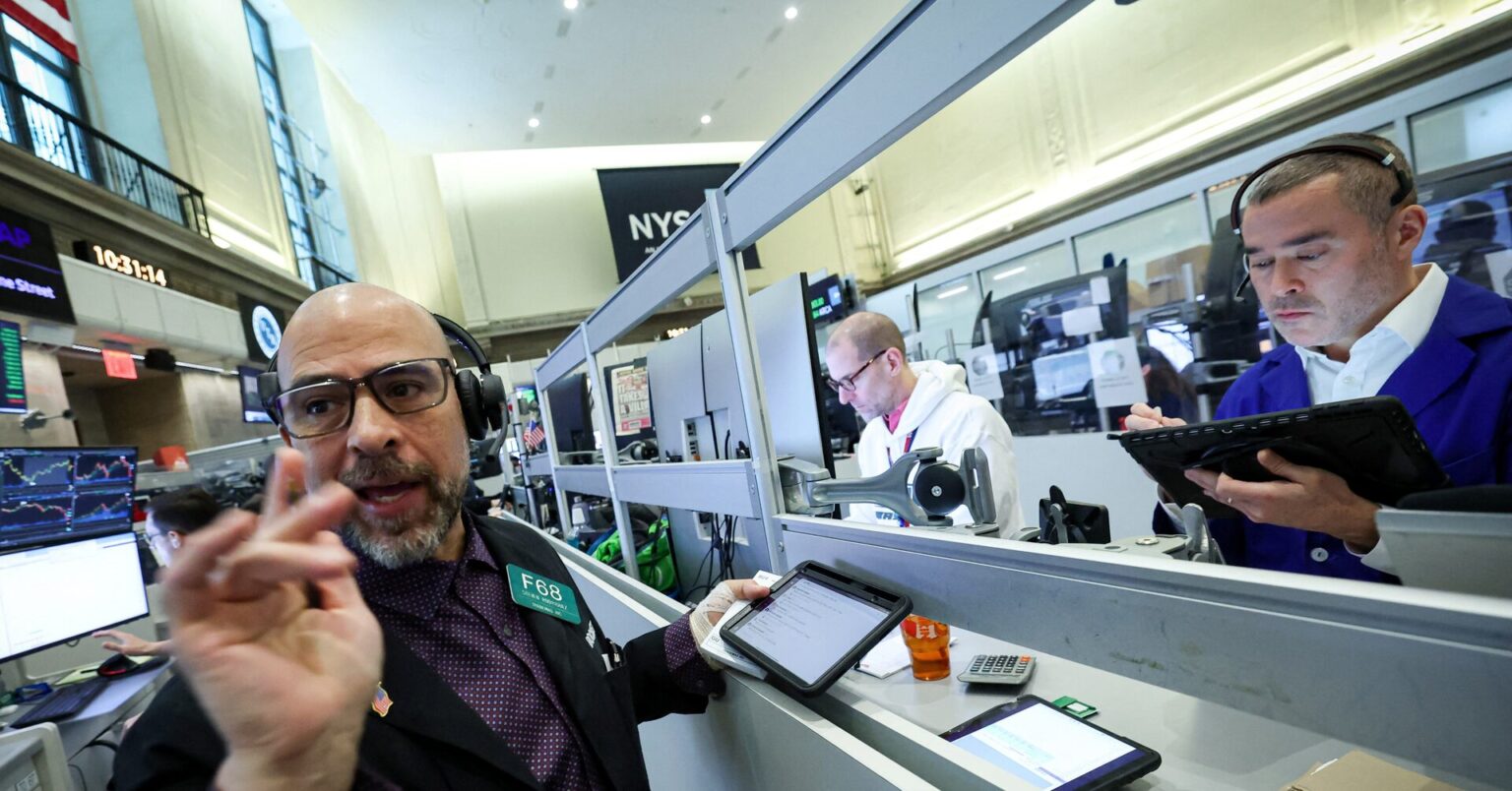 米国株式市場・午前＝ダウ一時1000ドル高、史上初の5万ドル目前 | ロイター