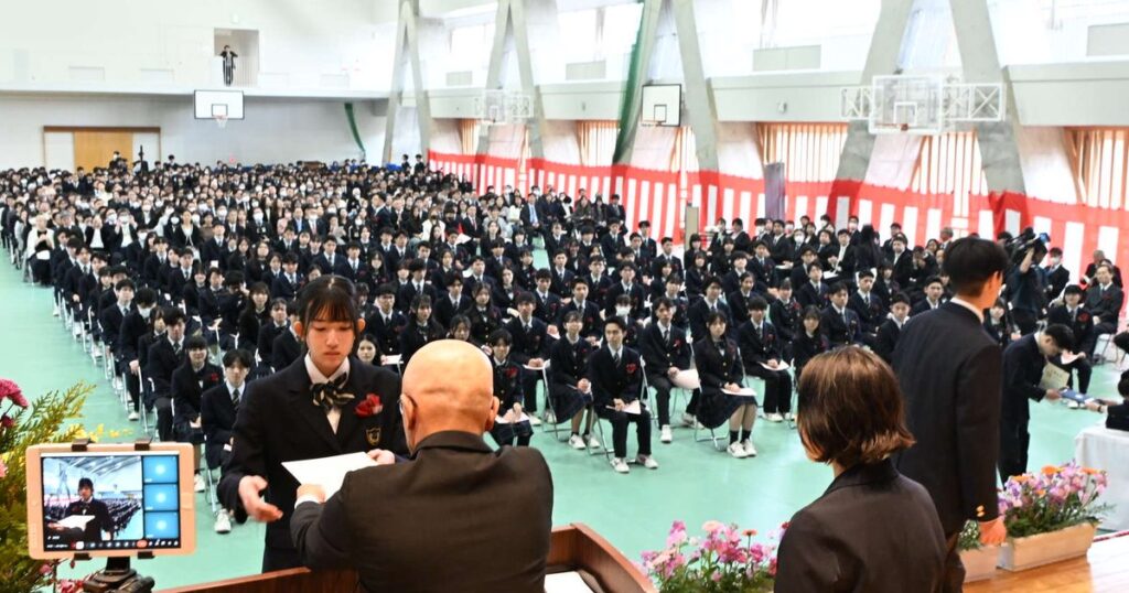 県内私立高で卒業式　新たなステージへ飛び立つ　昭和薬科付属・沖縄カトリック