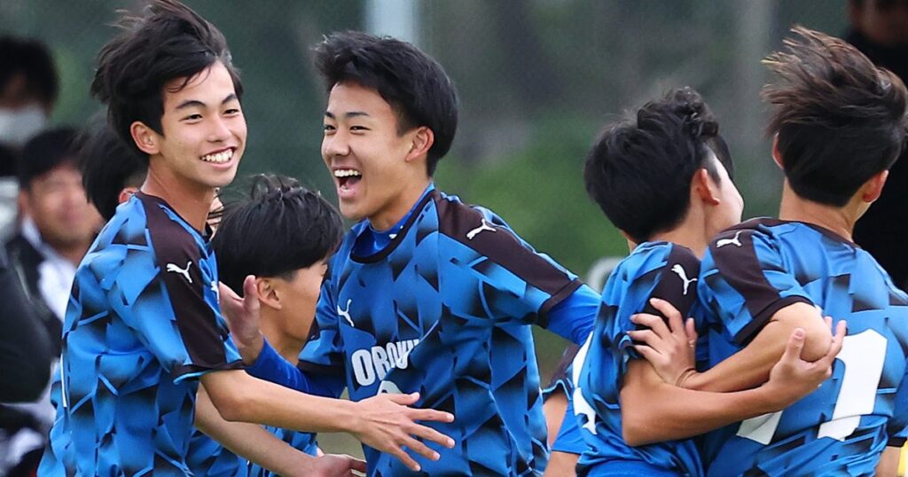 小禄、圧勝で頂点　攻撃的サッカーで得点量産　県中学サッカー