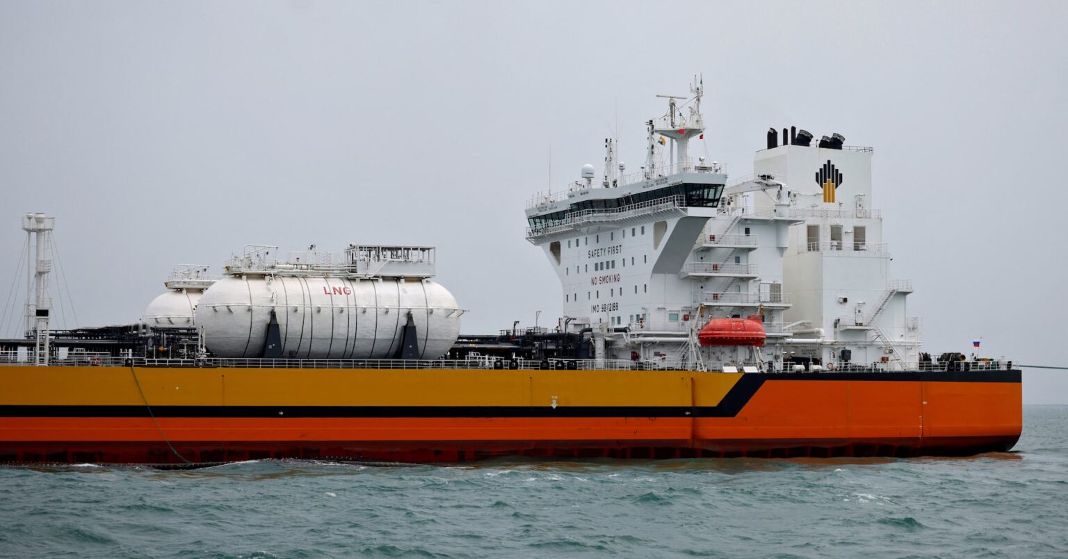 ロシア産原油、中国向け割引幅過去最大　インドの需要減に対応か | ロイター