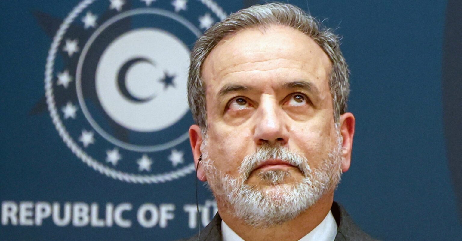 イラン、中東の米軍基地標的に　米が攻撃なら＝外相 | ロイター